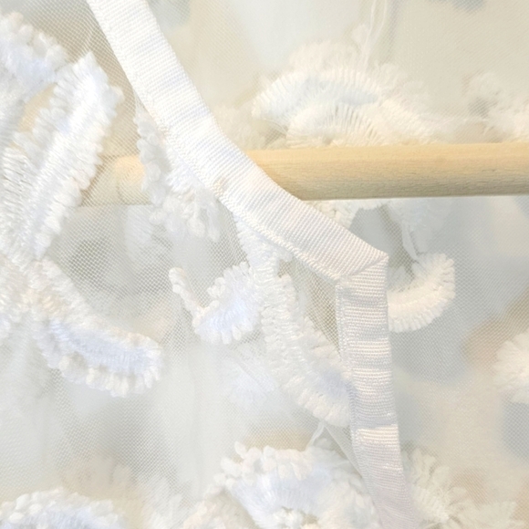 Elegant White Lace Blouse - Picture 7 of 7